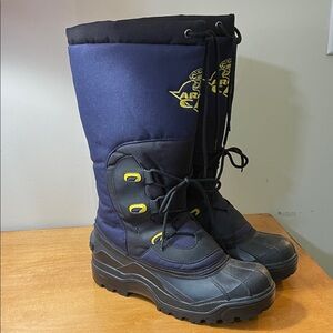 Men's Navy and Black Insulated Winter Boots - Lace-Up. Size 8
